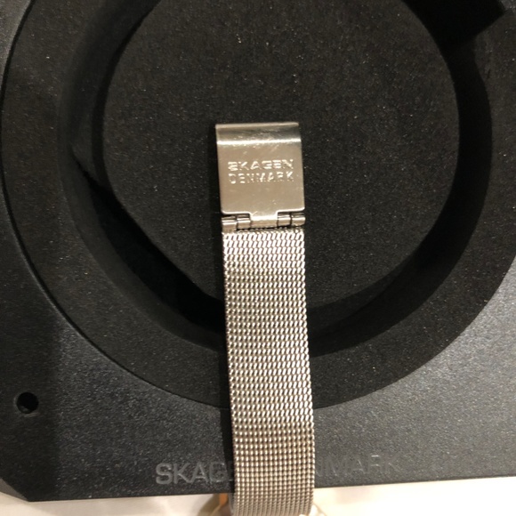 Skagen Signatur Two-Hand Silver-Tone Womens Stainless Steel Mesh Watch - Picture 7 of 9